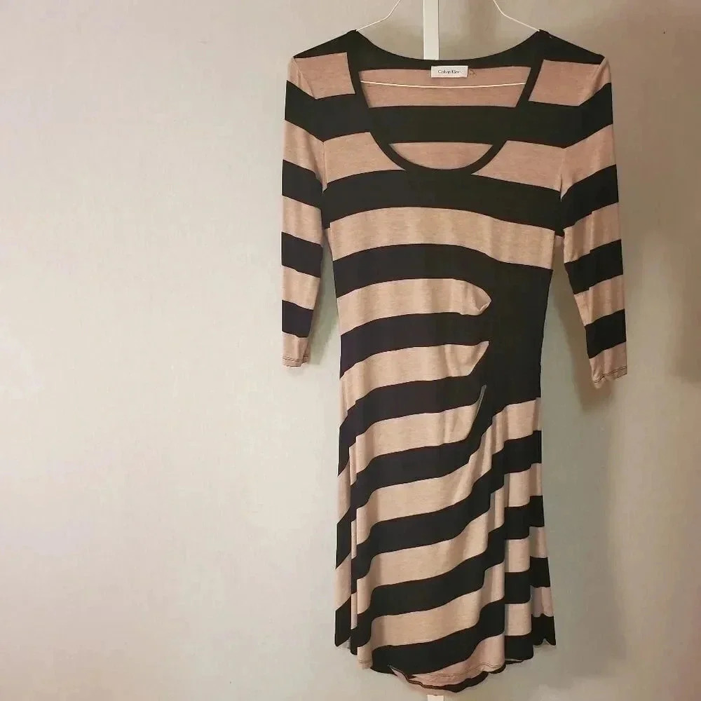 Calvin Klein black and tan striped, ruched,scoop neck dress Size 10